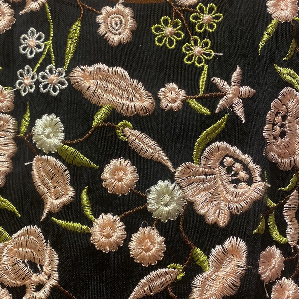 Forever 21 Embroidered Top - Picture 2 of 4